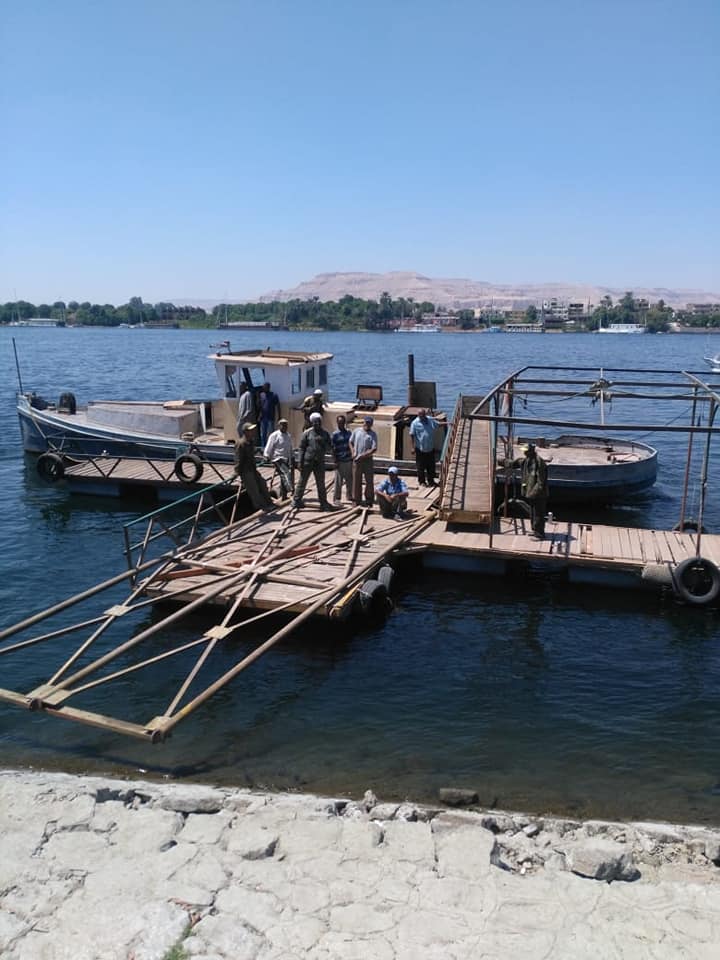 نقل مرسي الإسعاف النهرى لمنطقة المستشفي العام ضمن تطوير كورنيش النيل بالأقصر (3)