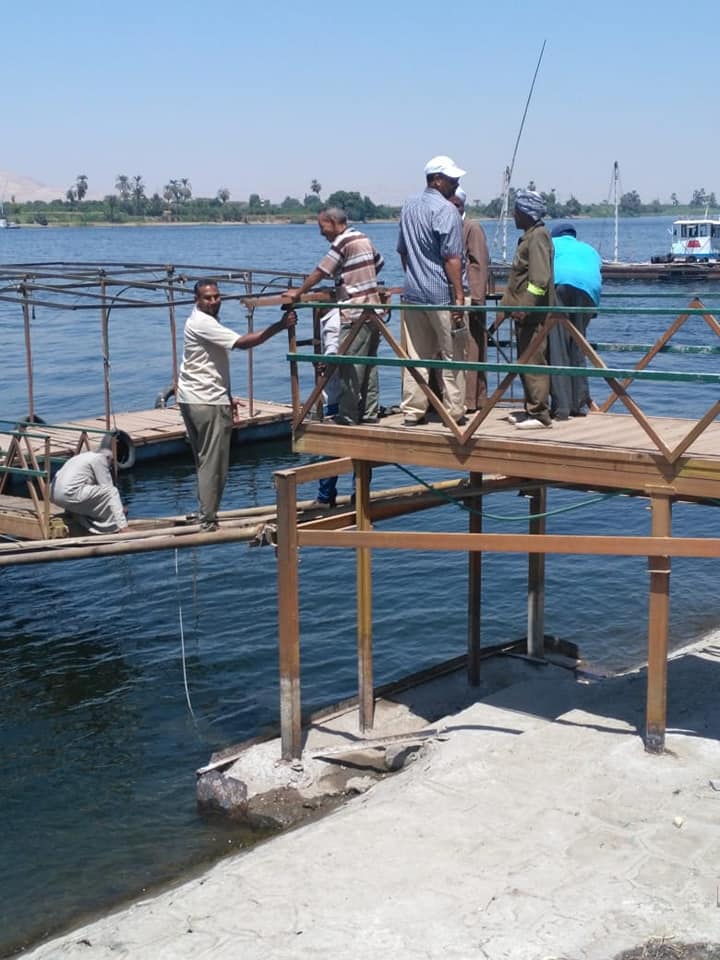 نقل مرسي الإسعاف النهرى لمنطقة المستشفي العام ضمن تطوير كورنيش النيل بالأقصر (4)