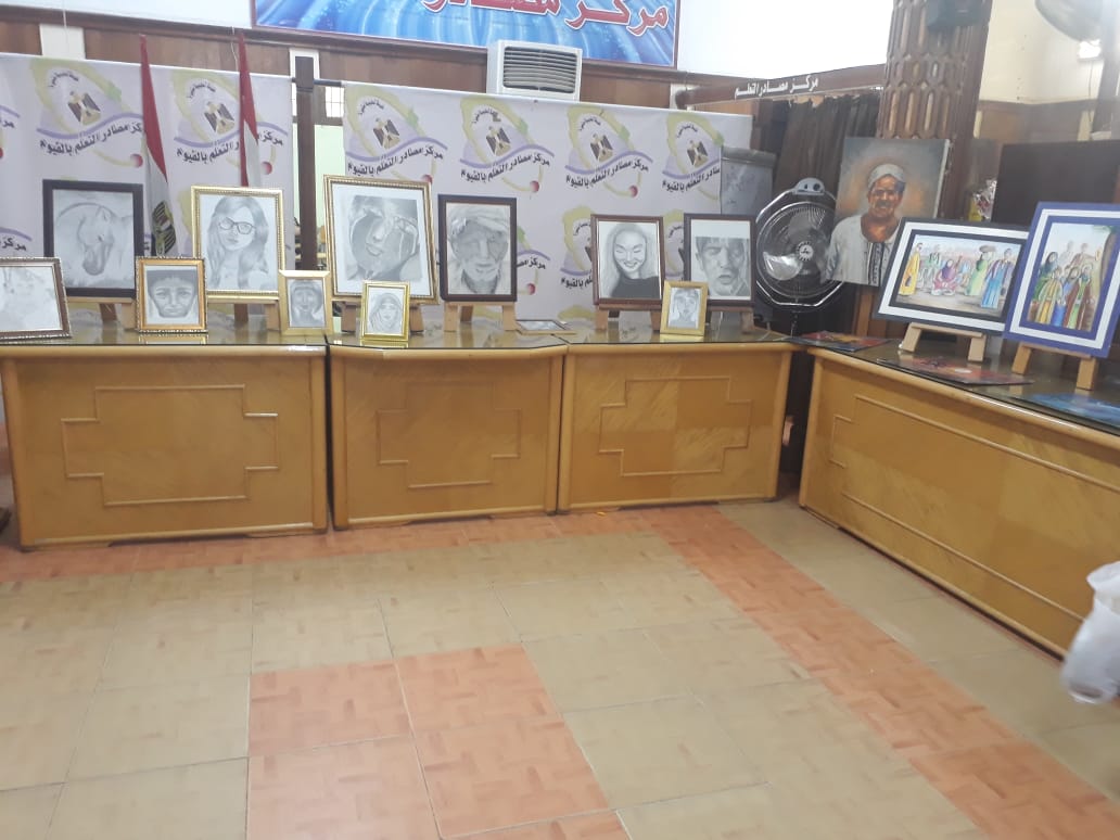 وكيل تعليم الفيوم يتفقد معرض مدرسة أبو كساة الفنية  (4)