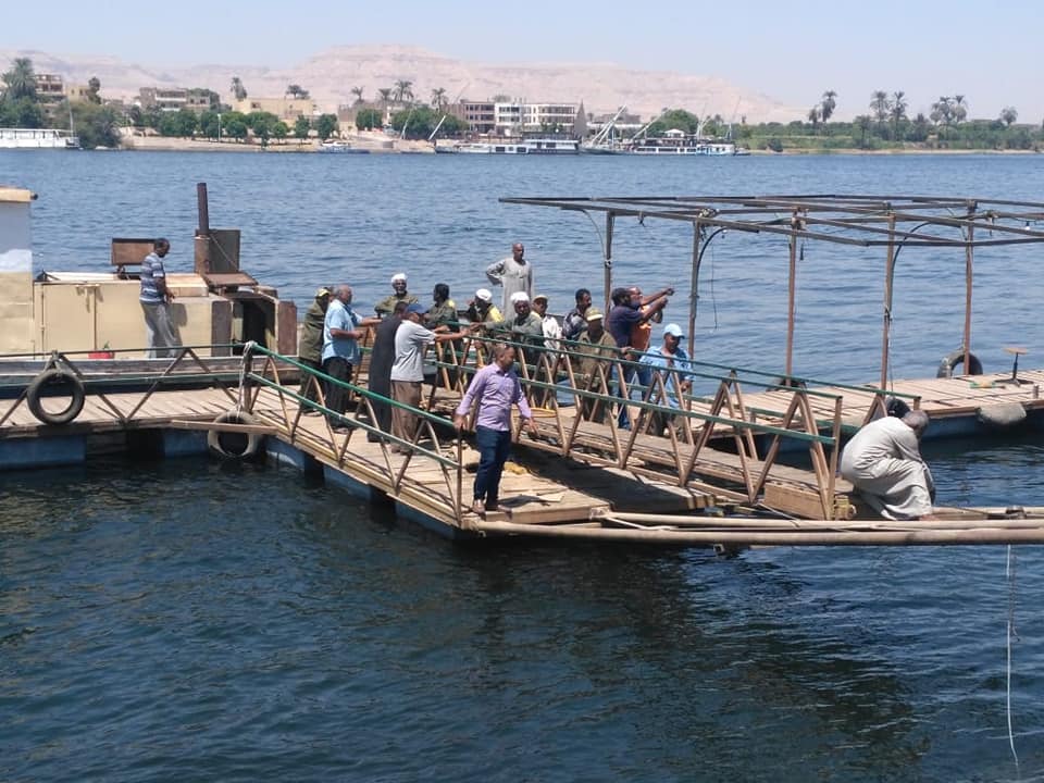 نقل مرسي الإسعاف النهرى لمنطقة المستشفي العام ضمن تطوير كورنيش النيل بالأقصر (6)