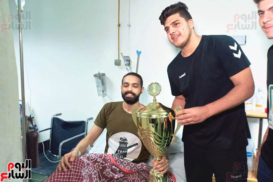 منتخب الناشئين لكرة اليد فى زيارة لمستشفى برج العرب  (12)