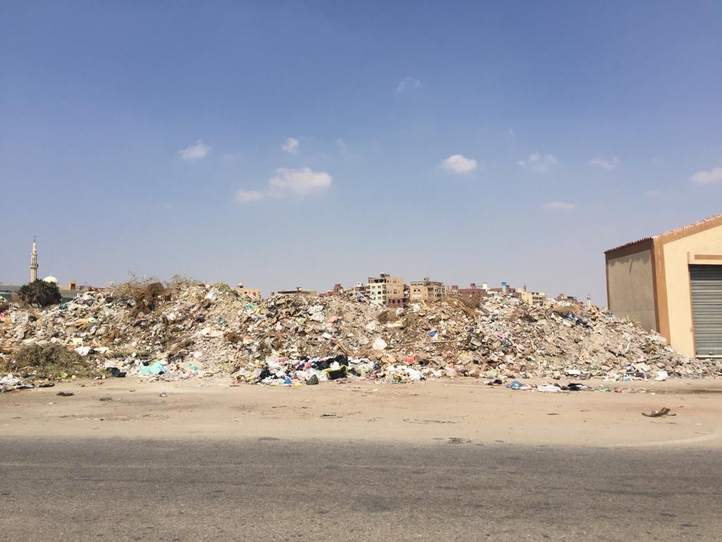نائب محافظ الإسماعيلية يقود حملة لإزالة القمامة (2)