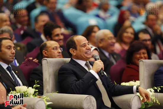 الرئيس يرد خلال المؤتمر الرئيس يرد خلال المؤتمر