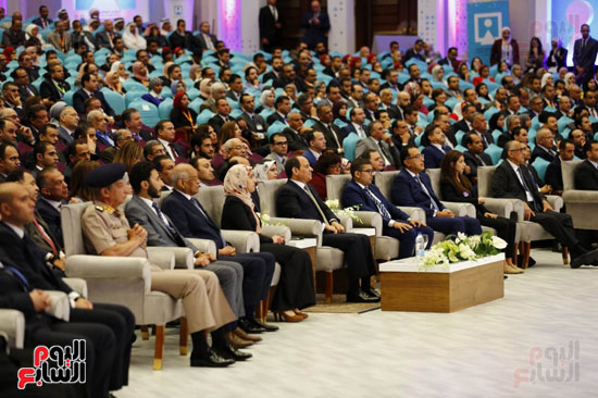 الرئيس و الحاضرين بمؤتمر الشباب الرئيس و الحاضرين بمؤتمر الشباب