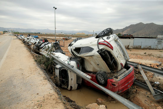 جانب من أثار الفيضانات فى إسبانيا
