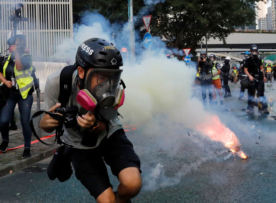 كر-وفر-بين-الشرطة-والمتظاهرين-فى-هونج-كونج