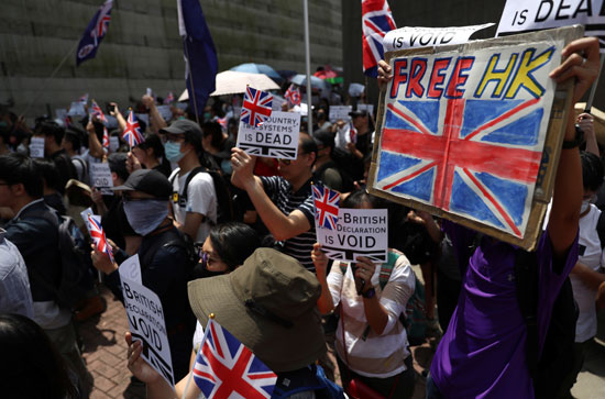المحتجون-فى-هونج-كونج-أمام-القنصلية-البريطانية