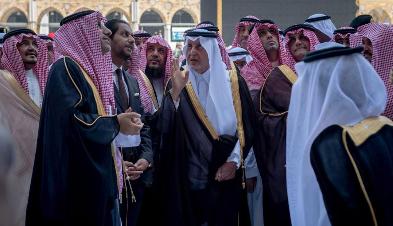 أمير مكة يتفقد المسجد الحرام