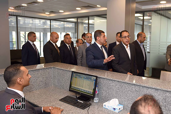 رئيس الوزراء يتفقد مركز خدمة المستثمرين بمدينة نصر وتطوير المنطقة الحرة (2)
