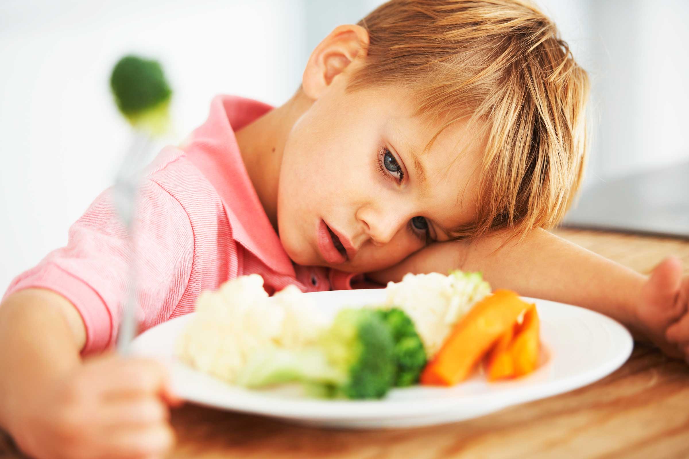 تعملى إيه لو طفلك رفض الأكل  (2)