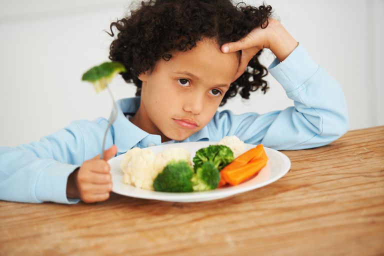 تعملى إيه لو طفلك رفض الأكل  (1)