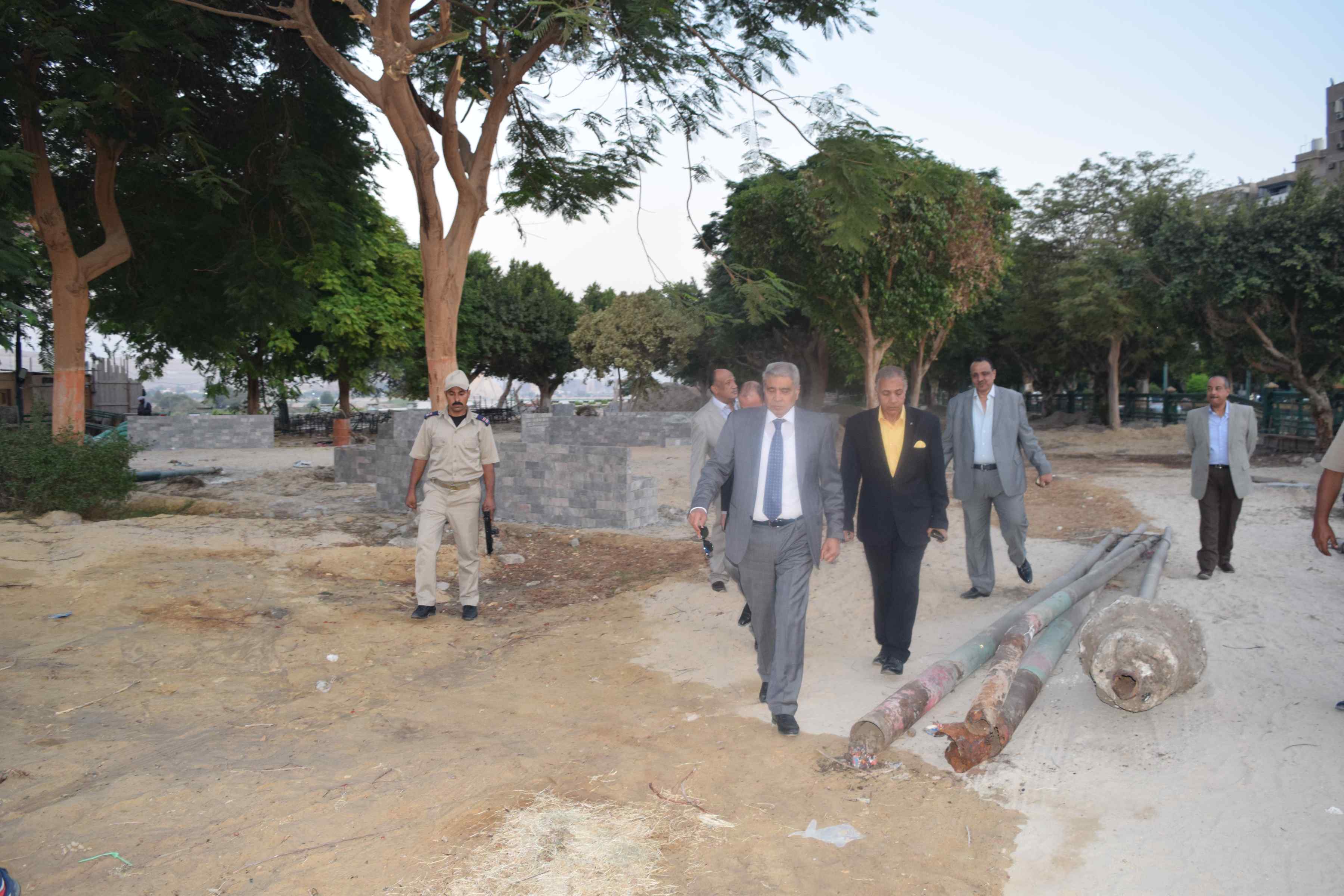 محافظ المنيا يتفقد أعمال تطوير كورنيش النيل