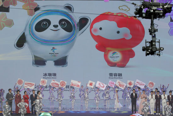 عرض-يقدمه-مجموعة-من-الصينيين-بحضور-رئيس-اللجنة-الأولمبية-الدولية