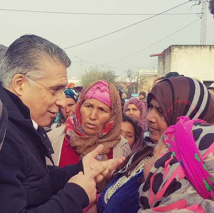 القروى وسط عدد من التونسيات البسيطات القروى وسط عدد من التونسيات البسيطات