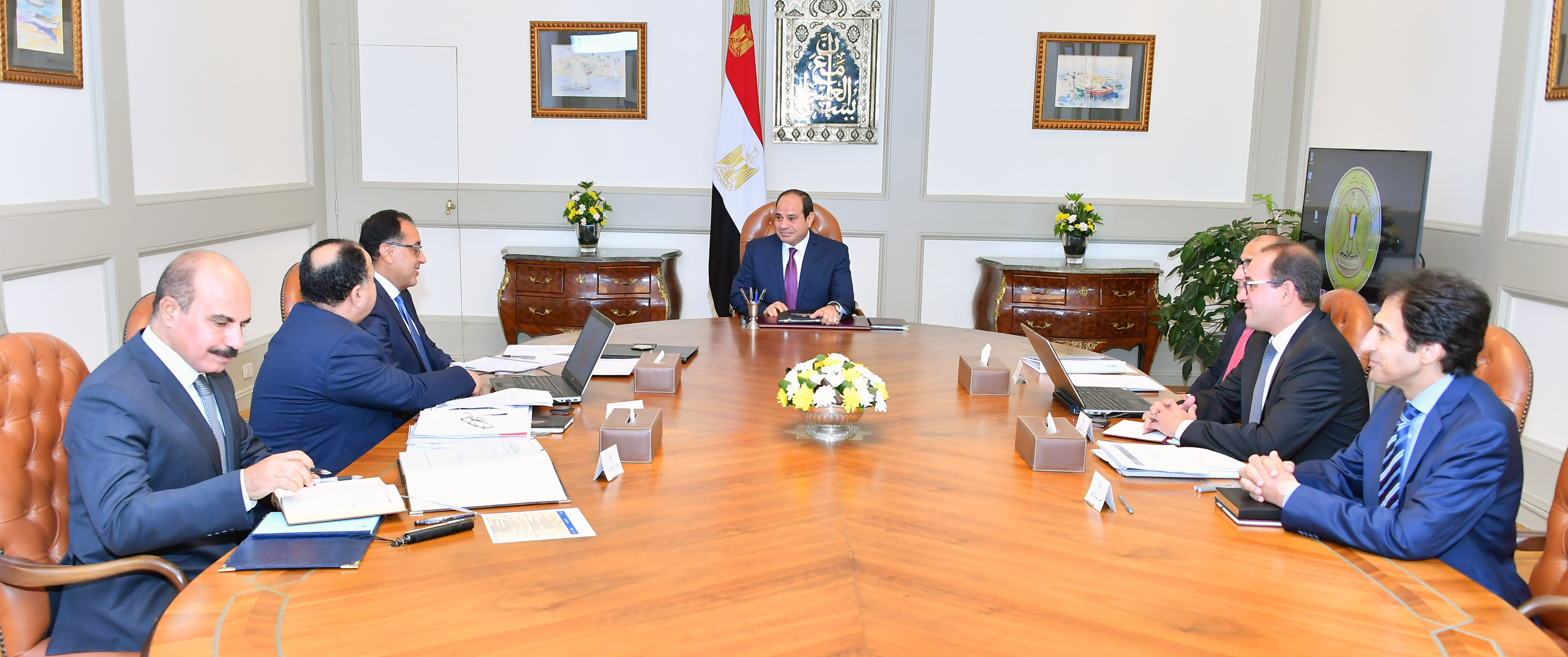 صور اجتماع السيسى مع وزير المالية (2)