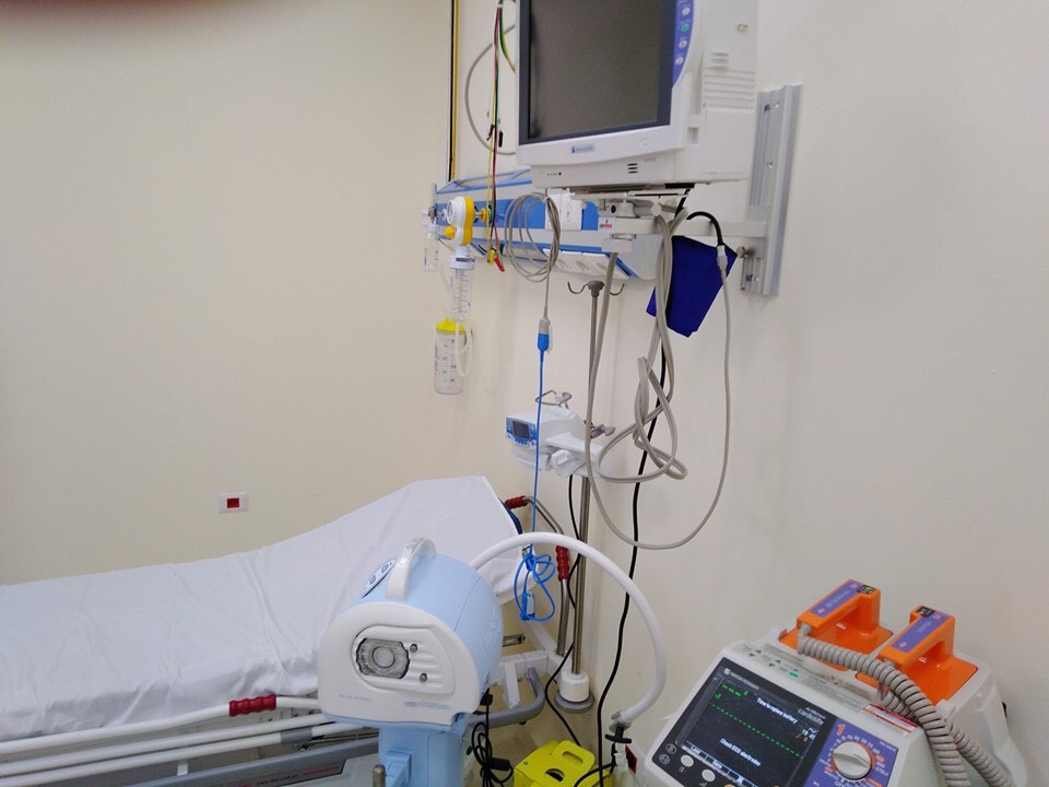 أجهزة طبية حديثة فى غرف المرضى