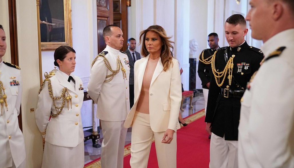 ميلانيا ترامب تضع لمساتها على غرف البيت الأبيض التاريخى.. شوف الصور