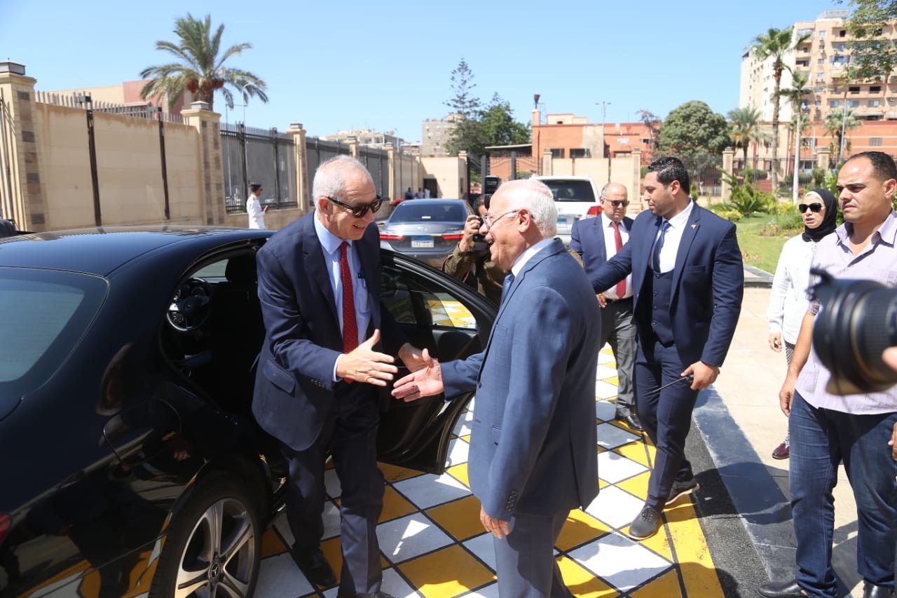 جانب من استقبال محافظ بورسعيد رئيس المنطقة الاقصادية