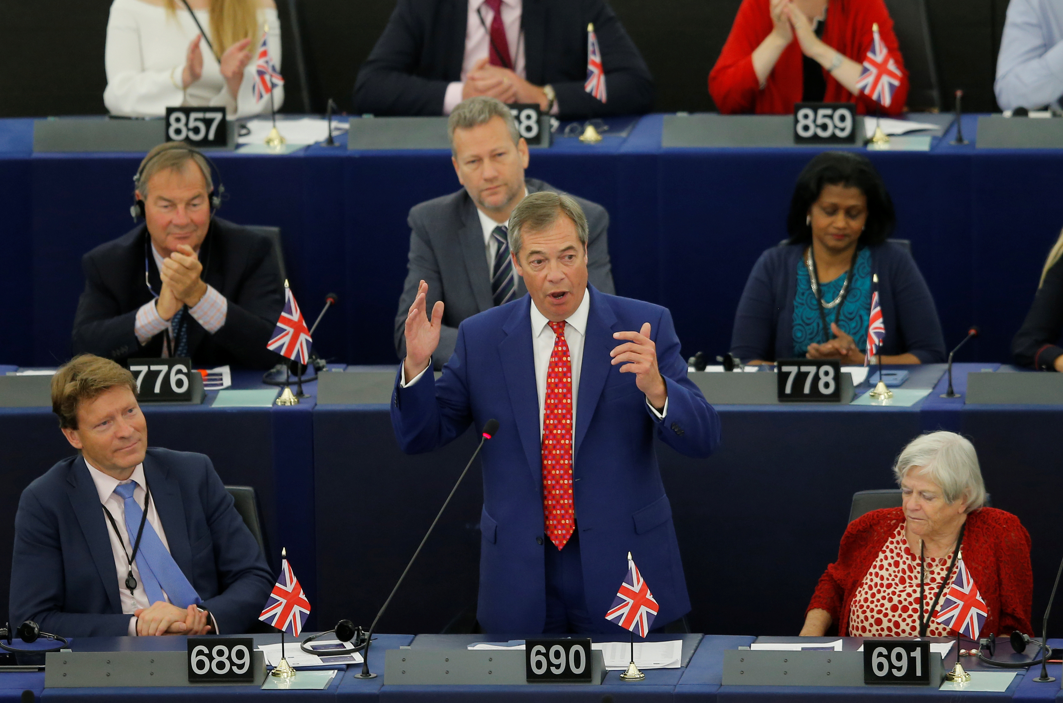 فاراج يلقى كلمة أمام البرلمان الأوروبى