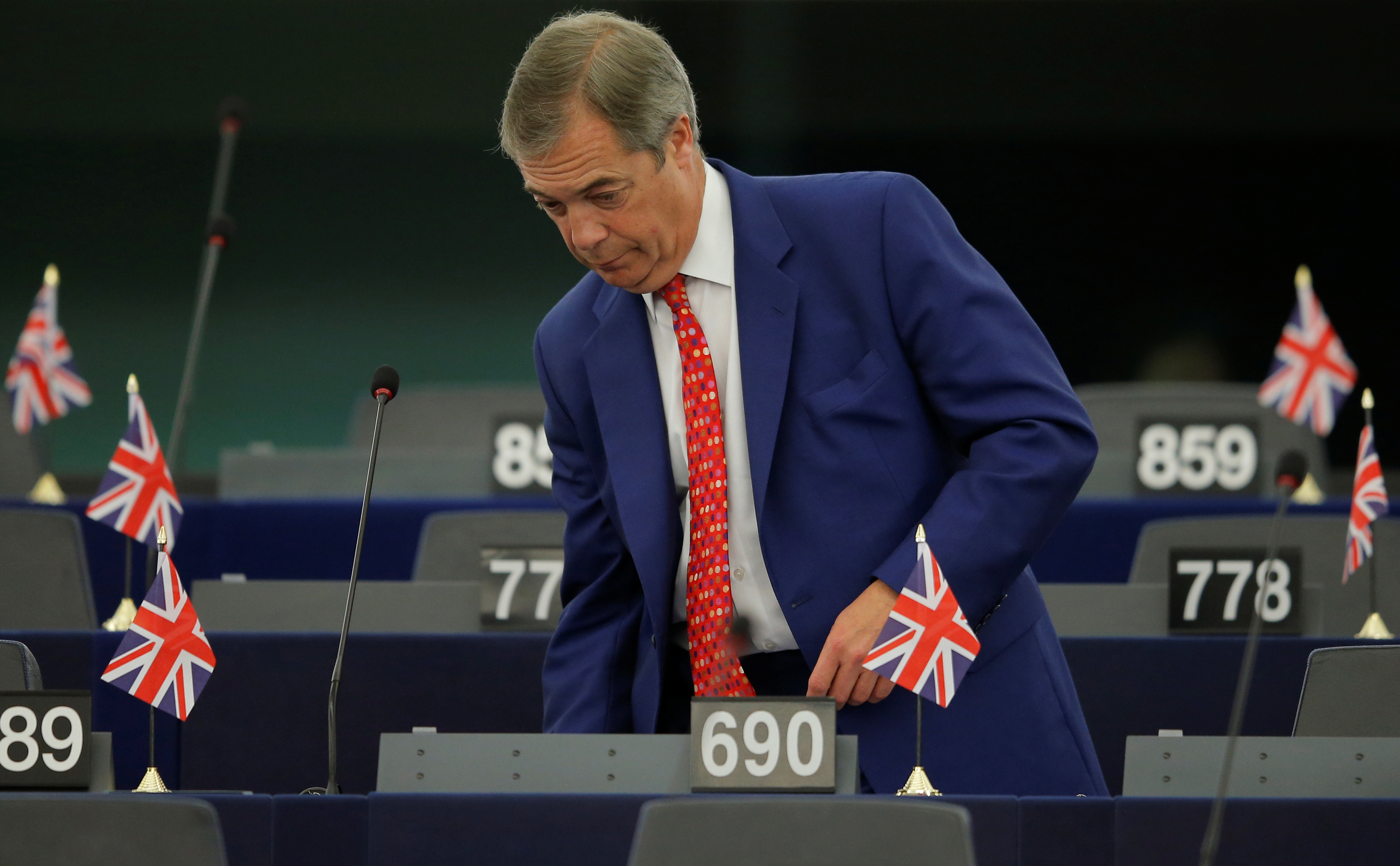 نايجل فاراج بجلسة البرلمان الأوروبى