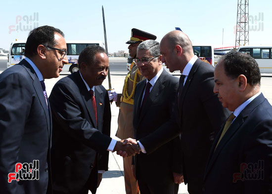 رئيس الوزراء يستقبل رئيس الوزراء السودانى (5)