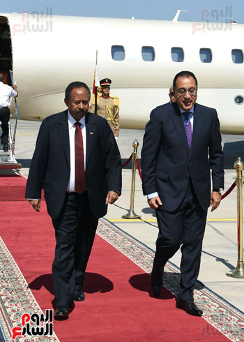 مصطفى مدبولى رئيس الوزراء فى استقبال نظيرة السودانى