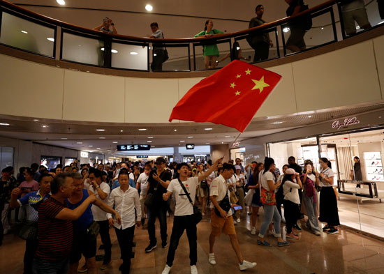 أعلام-الصين-استفزت-متظاهرى-هونج-كونج