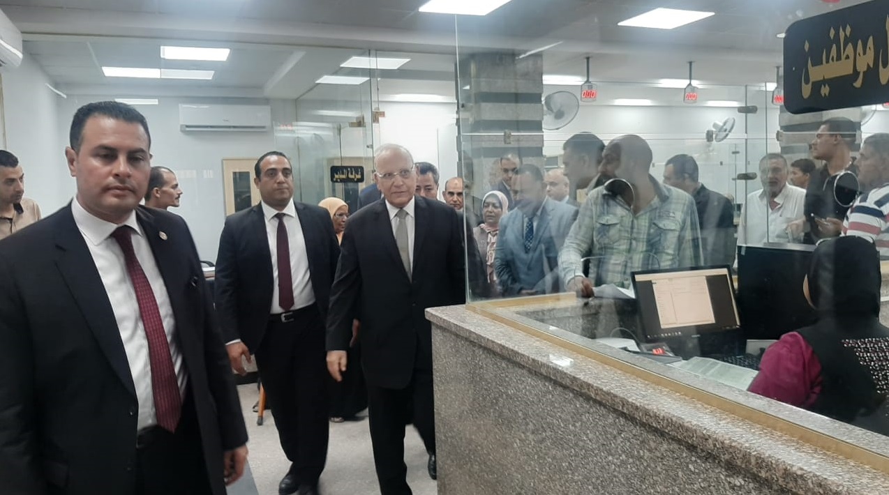 وزير العدل فى زيارة مفاجئة لمجمع المحاكم ببور سعيد (1)