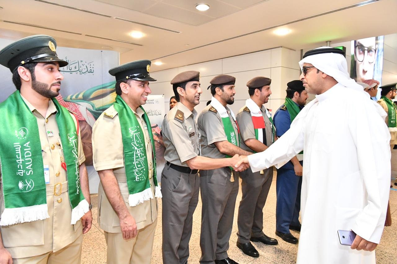 مأمورو جوازات مطار دبي الدولى يستقبلون الأشقاء السعوديين