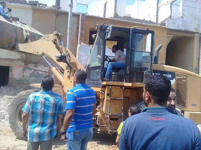 حملة مكبرة لإزالة الإشغالات والمباني المتهالكة بمدينة العمال بالمنيا  (5)
