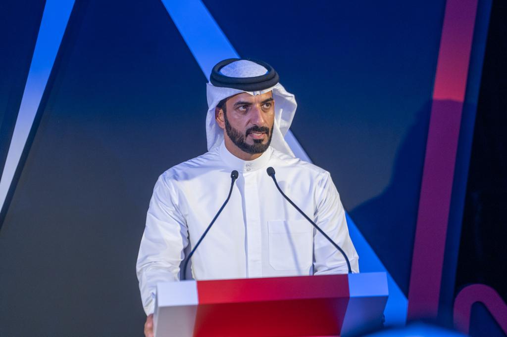 الشيخ سلطان بن احمد القاسمي رئيس مجلس الشارقة للإعلام خلال المؤتمر الصحفي