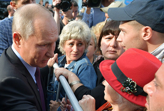 الرئيس الروسى فى حوار مع مواطنة