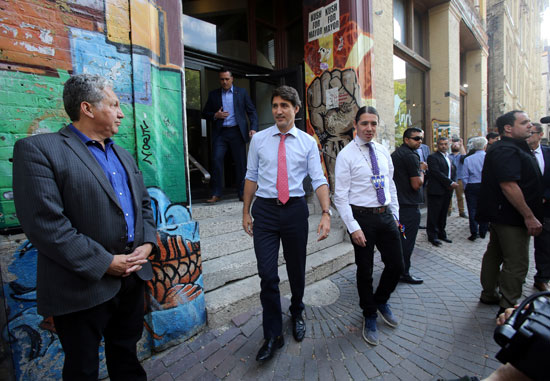 رئيس-الوزراء-الكندى-فى-طريقه-إلى-حملته-الانتخابية