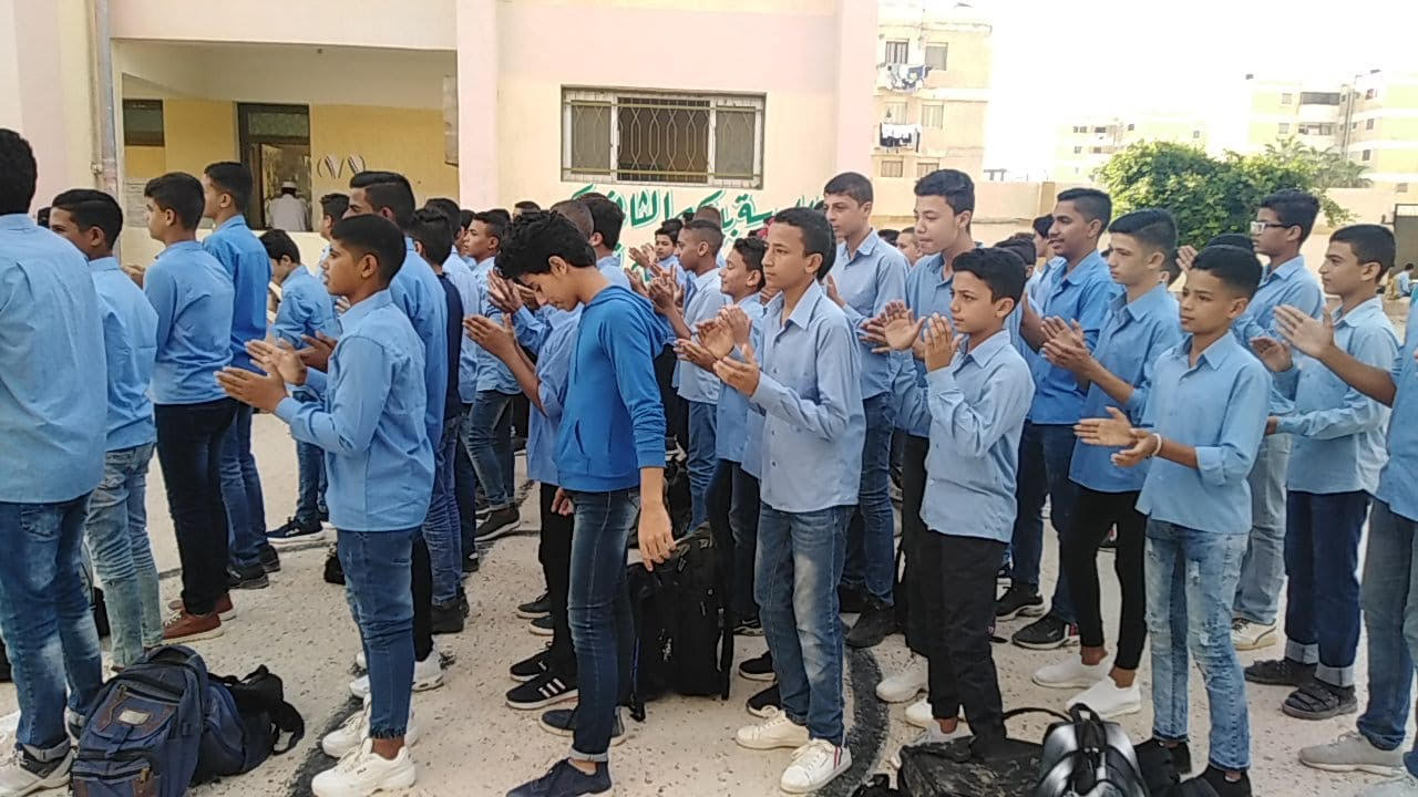 طابور الصباح للطلاب