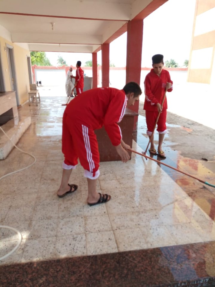 شاهد أعمال مبادرة مدرسة نظيفة لتجميل 19 مدرسة بمدينة إسنا جنوبي الأقصر (9)