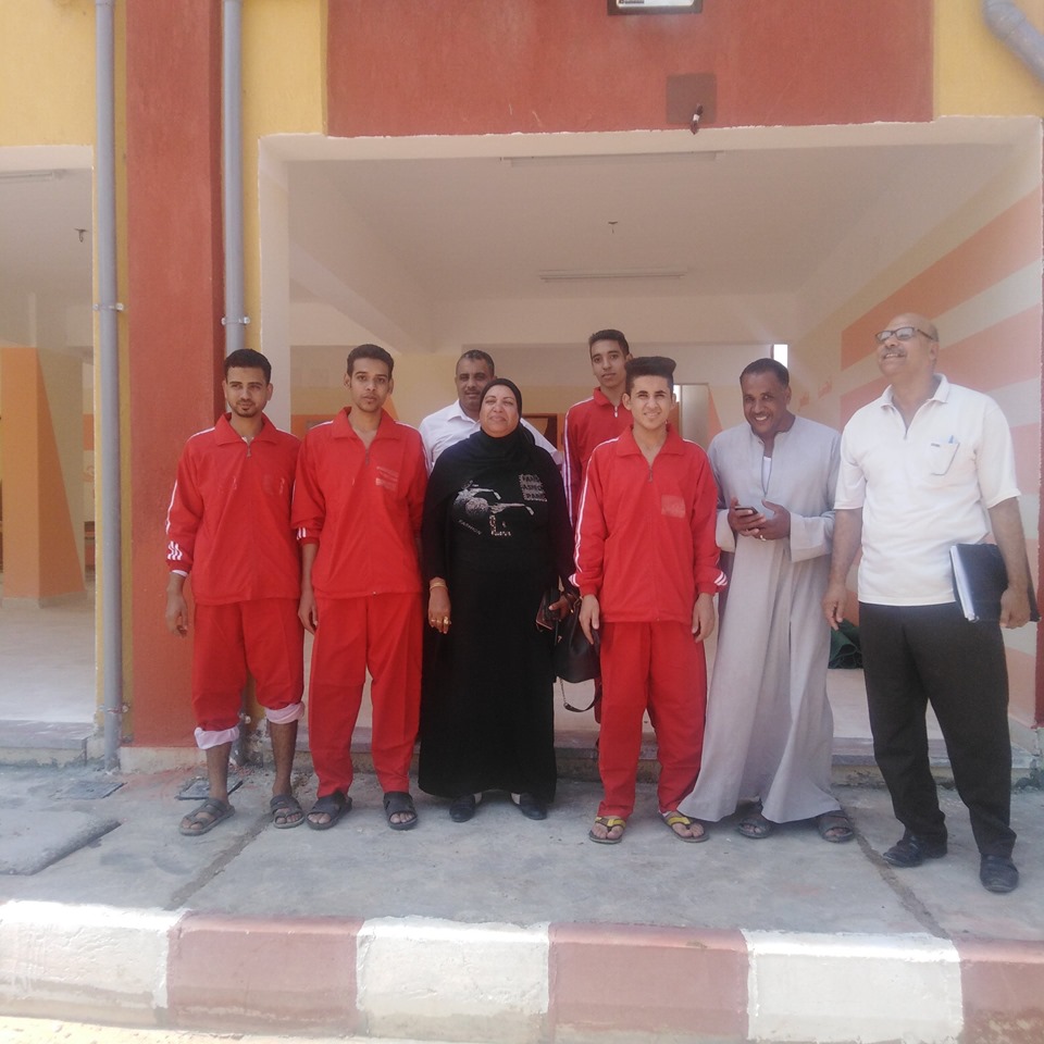شاهد أعمال مبادرة مدرسة نظيفة لتجميل 19 مدرسة بمدينة إسنا جنوبي الأقصر (2)
