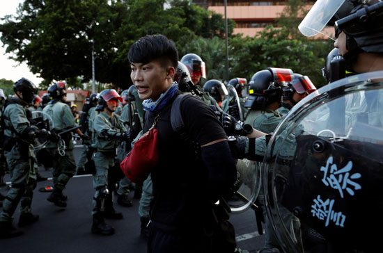 الشرطة-فى-هونج-كونج-تشن-حملة-اعتقالات
