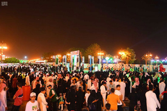 سعوديون-يحتفلون-باليوم-الوطنى-للمملكة