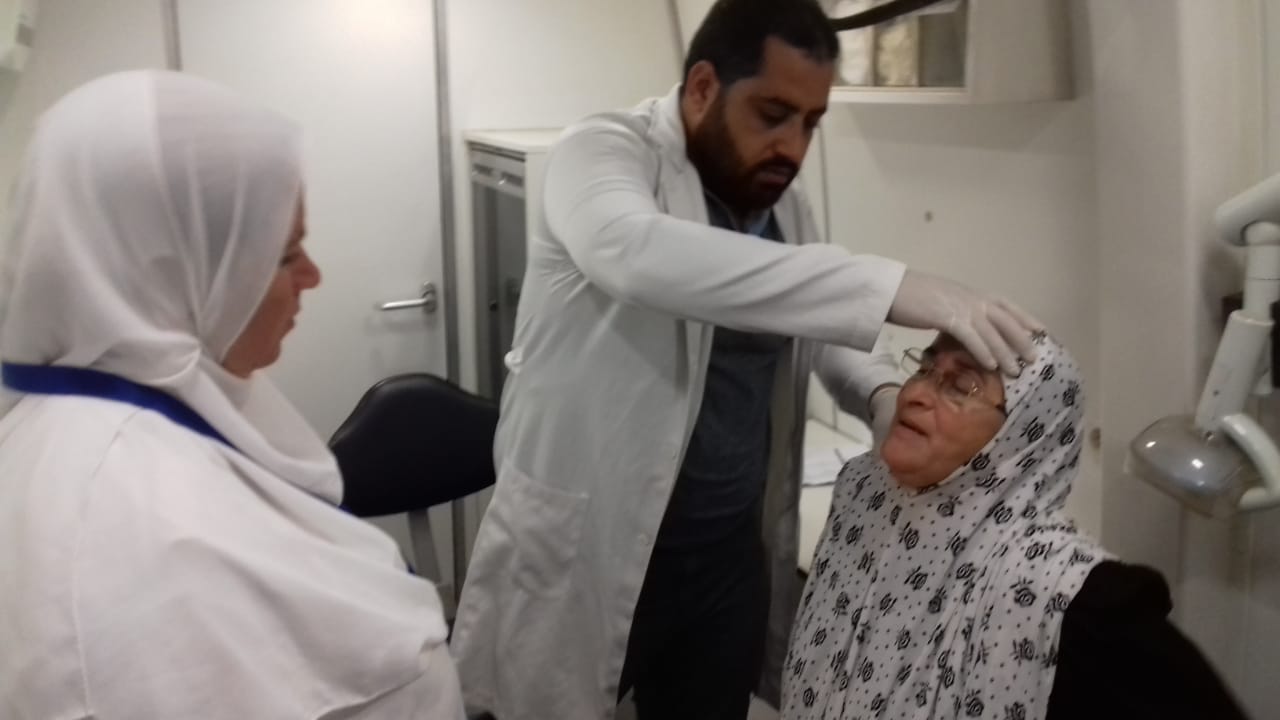 الكشف على المرضي بقافلة طبية بالجعافرة الكشف على المرضي بقافلة طبية بالجعافرة