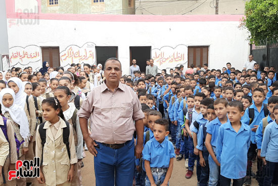 معلم امام الطابور