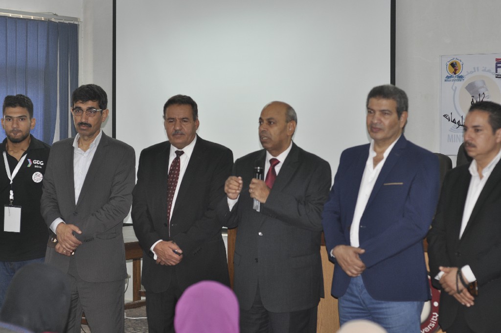 رئيس جامعة المنيا يلتقى طلاب الحاسبات والنوعية والسياحة الجُدد (10)