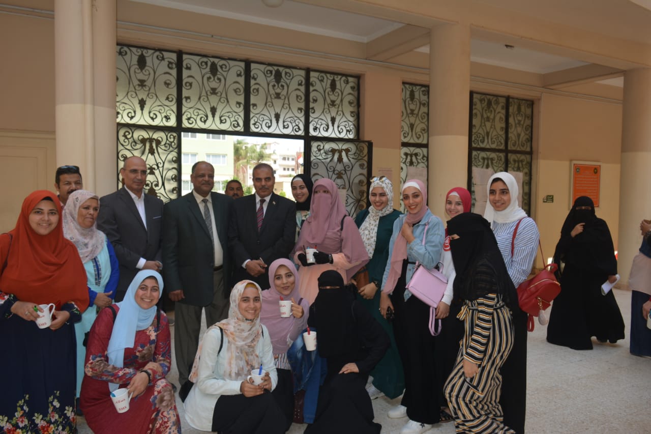 رئيس جامعة الأزهر يتفقد كلية البنات الأزهرية بالعاشر من رمضان  (9)
