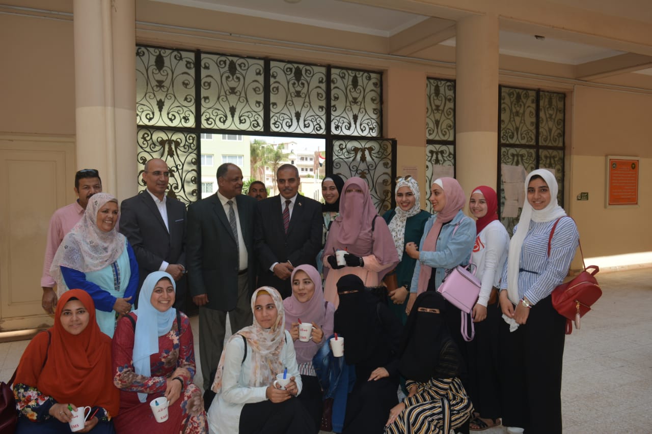 رئيس جامعة الأزهر يتفقد كلية البنات الأزهرية بالعاشر من رمضان  (1)