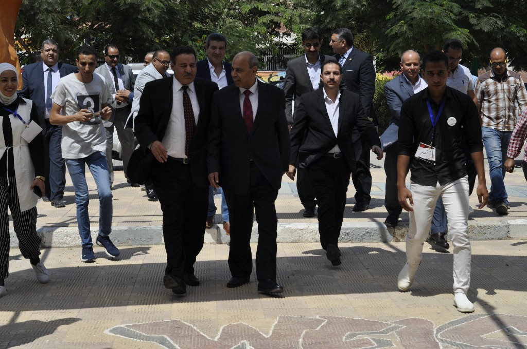رئيس جامعة المنيا يلتقى طلاب الحاسبات والنوعية والسياحة الجُدد (8)