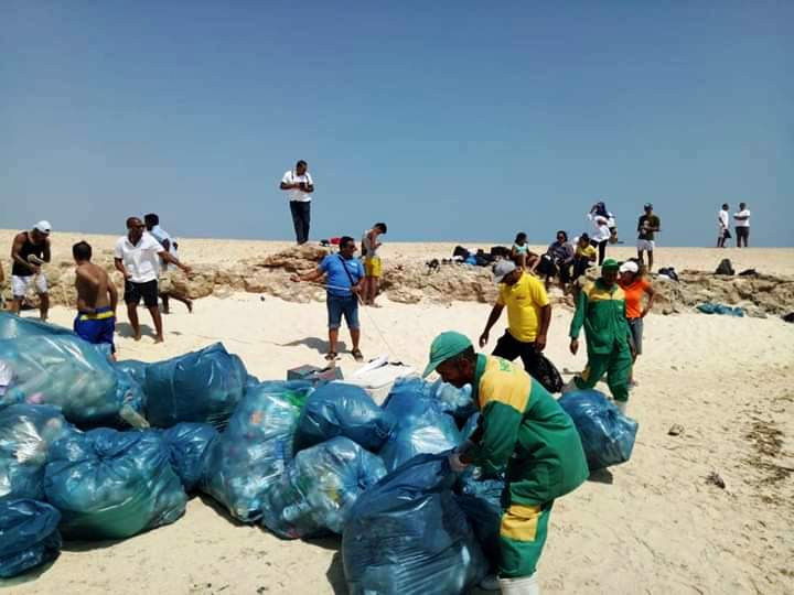 4-حملة نظافة بشواطئ جزيرة مجاويش