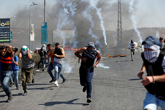 كر-وفر-بين-قوات-الاحتلال-والمتظاهرين-الفلسطينيين