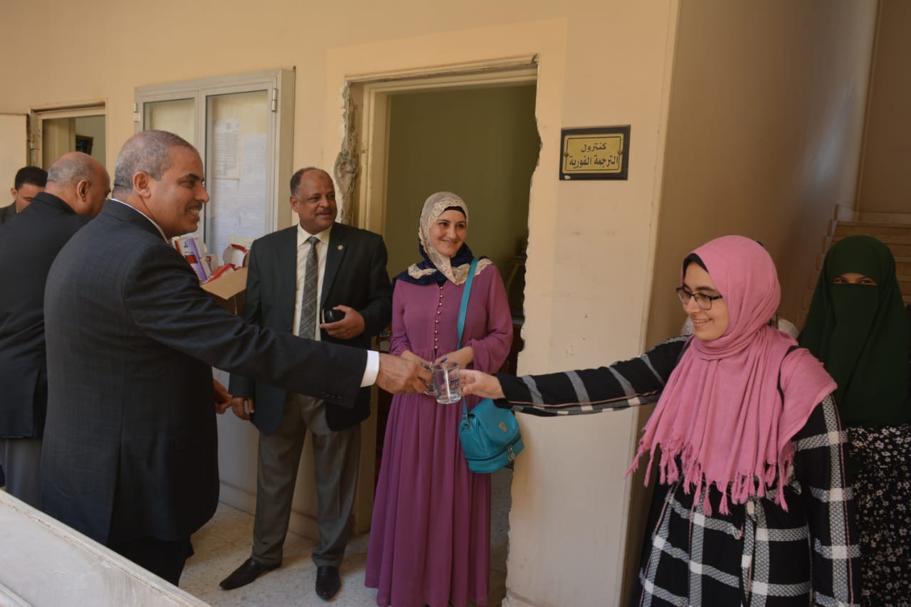 رئيس جامعة الأزهر يتفقد كلية البنات الأزهرية بالعاشر من رمضان  (15)
