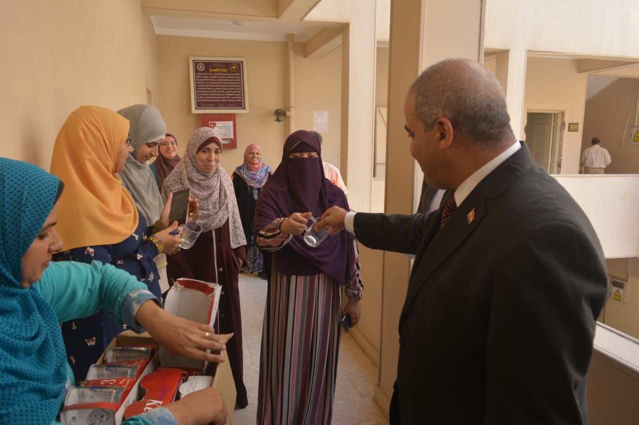رئيس جامعة الأزهر يتفقد كلية البنات الأزهرية بالعاشر من رمضان  (12)