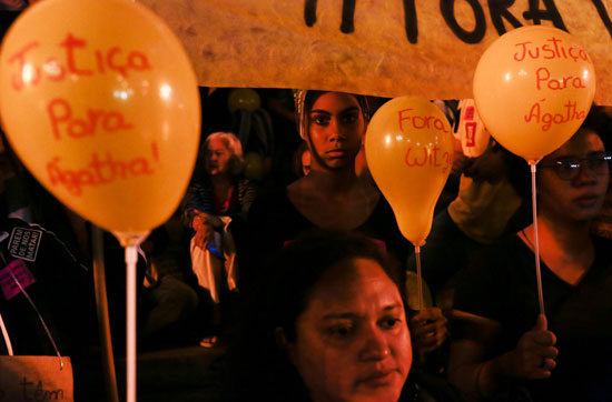 وقفة بالشموع ضد عنف الشرطة البرازيلية