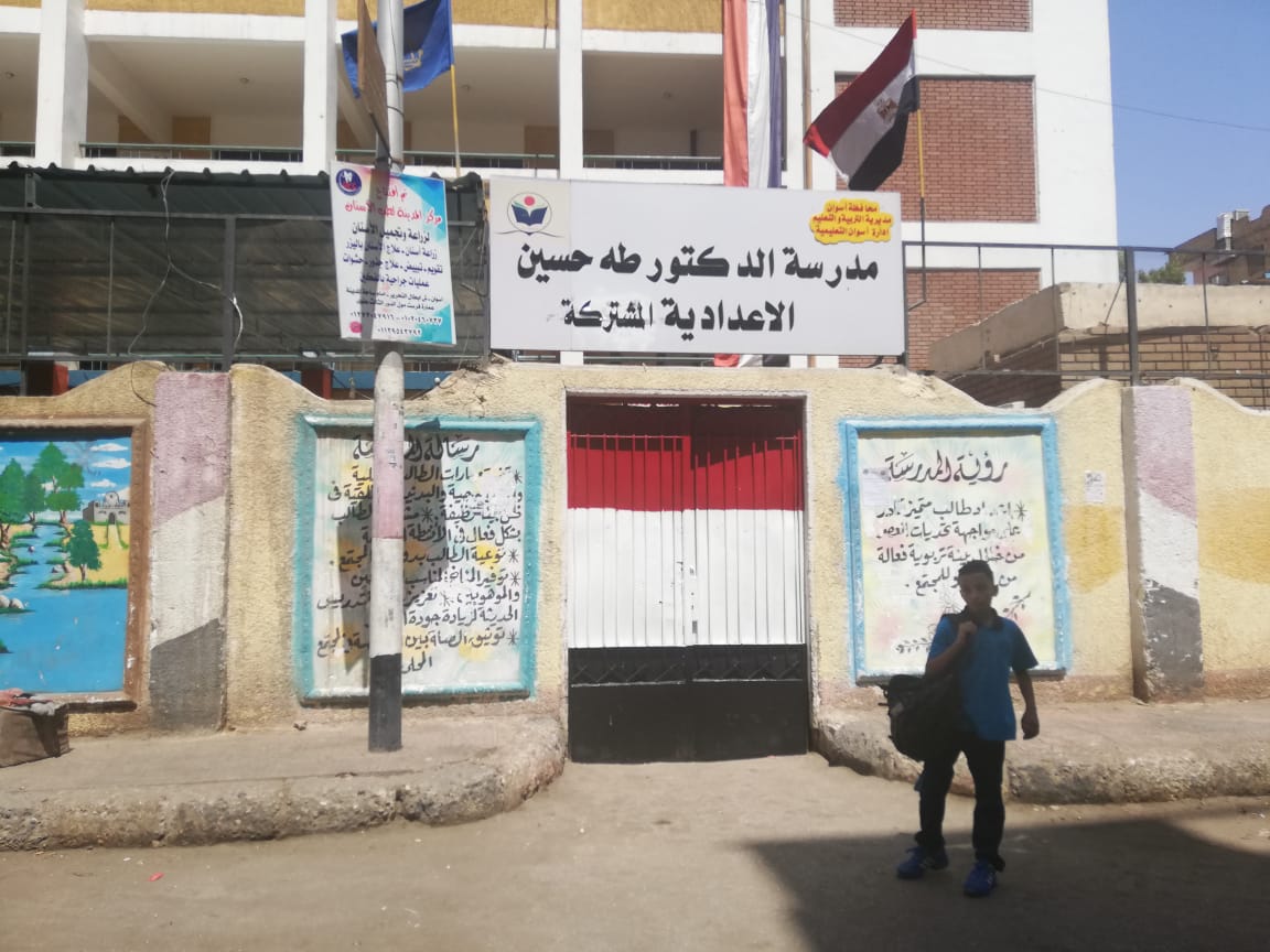 حملات لرفع المخلفات والإشغالات أمام المدارس بأسوان (8)
